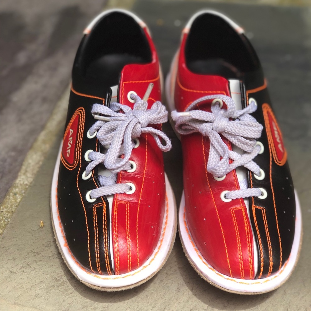 BOWLING SHOES